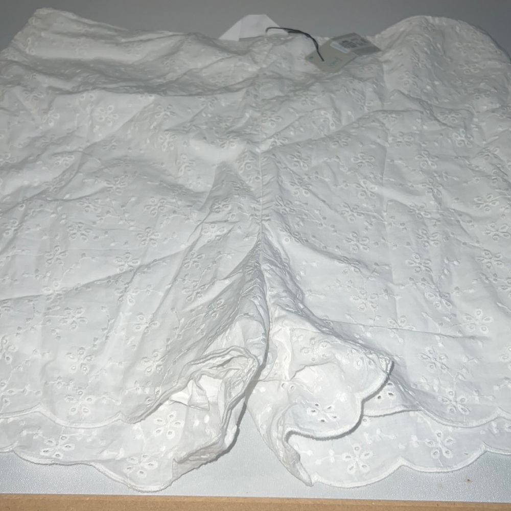 100% cotton white lace short.